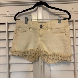 Daytrip Capricorn Cream Crochet Shorts Size 26‎